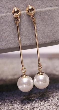 Jewelry Aesthetic Diamond, Pearl Necklace Diy, Aesthetic Diamond, Pearl Jewelery, Dior Earrings, Jewelry Aesthetic, Circle Earrings Studs, Gold Earrings Designs