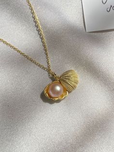 Aphrodite Altar, Oyster Necklace, Pinterest Jewelry, Oyster Pearl, Jewelry Accessories Ideas, Seashell Necklace, Dope Jewelry, Necklace Shop, Vintage Pearl