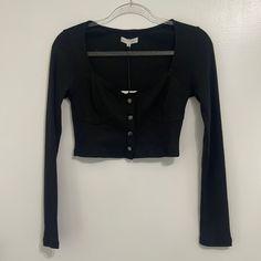 Nwt Emory Park Black Long Sleeves Crop Top Size S Black Crop Top For Work, Black Fitted Crop Top For Work, Fitted Black Crop Top For Workwear, Long Sleeve Peplum Top, Black Striped Shirt, Cropped White Tee, Black Long Sleeve Crop Top, Beige Top, Tie Dye Long Sleeve