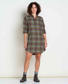 For days when you wish your favorite flannel was a full outfit. Boots or sneakers, leggings or not, this dress’s floaty fit is a winning combo with just about anything. Popover Shirt, Cotton Textile, Knee Dress, Above The Knee, Sweater And Shorts, Overall Shorts, Shirt Sale, Denim Shop, Recycled Cotton