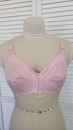 Pretty Pink Bra! A pre-loved,  ballet pink front closure bra. Silky Soft! Label: Bali Size 36B Adjustable straps.  No Stains, No Holes, No Funny Smells! Thank you for shopping at Lauralous! Pink Full Coverage Nursing Bra With Padded Cups, Pink Nursing Bra With Medium Bust Support, Pink Full Coverage Bra, Feminine Pink Bra With Adjustable Straps, Pink Nursing Bra With Adjustable Straps, Pink Fitted Full Cup Nursing Bra, Fitted Pink Nursing Bra With Medium Bust Support, Pink Full Coverage Bra With Adjustable Straps, Pink Fitted Full Coverage Bra