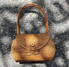 Experience luxury and sustainability with our custom handmade rattan handbags. Free shipping available for a limited time only. Shop now and make a fashion statement. Rattan Bags, Rattan Handbags, Rattan Bag, Beach Adventure, Beach Bags, Summer Festival, Beach Days, Boho Chic Fashion, Weaving Techniques