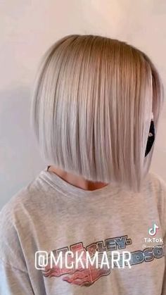 Silver Blonde Hair, Haircuts For Medium Hair, Short Blonde, Haircuts For Fine Hair, Short Blonde Hair, Hair Envy, Short Bob Hairstyles, Great Hair, Bobs Haircuts