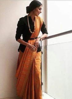 Formal Blouse Designs, Women Outfit Ideas, Formal Saree, Saree Wearing, Saree Draping Styles, Ethno Style, Look Office, Draping Fashion