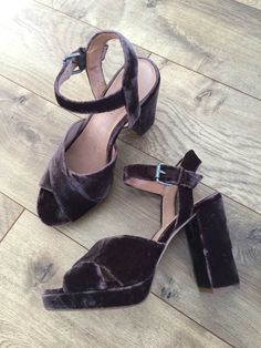 New Madewell The Vanessa Sandals in Velvet Size: 8 Color: Wild Boar Retail: $168 Style: G8411 DETAILS: “A party-ready crisscross sandal in luxe velvet. We especially love the chunky heel that keeps 'em walkable (and danceable)." Velvet upper. Leather lining. Man-made sole. 4" heel.” ****These shoes are new and unworn. A mark is inside the sole of the shoes to prevent store returns. May have Scuffs on bottom soles and Minor smudges from in store try ons **** WERE PURCHASED DIRECTLY FROM J.CREW. T Velvet Heels For Party, Party Velvet High Heels, Party Velvet High Heel Shoes, Velvet High Heel Party Shoes, Elegant Velvet Party Heels, Criss Cross Sandals, Driving Moccasins, Velvet Heels, Wild Boar