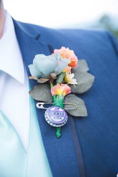 a boutonniere with flowers attached to it