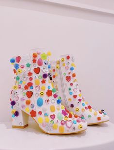 Clowncore Accessories, Leaf Coneybear, Alicia Core, Freddy Krueger Costume, Joseph's Coat, Maximalist Fashion, Pastel Cupcakes, Valentines Wedding, Shoe Inspo