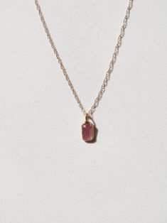 Sapphire Pendant Necklace With Stones, Sapphire Diamond Cut Pendant Necklace, Sapphire Crystal Pendant Necklaces, Pink Sapphire Necklace Pendants, Faceted Sapphire Pendant Necklace, Sapphire Necklace Pendants, Sapphire Pendant, Sapphire Stone, Gold Pendant