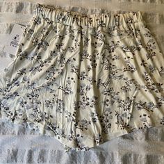 Women’s Medium Cream Colored Floral Print Shorts Nwt Super Soft And Comfy! Stretch Floral Print Shorts For Vacation, Spring Printed Shorts For Loungewear, Printed Shorts For Day Out, Casual Printed Shorts For Loungewear, Printed Summer Bottoms For Loungewear, Printed Summer Loungewear Bottoms, Printed Loungewear Bottoms, Casual Printed Loungewear Shorts, Printed White Shorts For Day Out