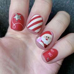 Nail Design For Winter, Navidad Nails, Blue Christmas Nails, Christmas Nail Design, Christmas Nail Colors, Hanging Christmas Lights, Christmas Manicure, Red Christmas Nails, Festive Nail Art