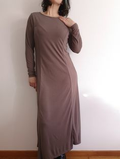 Crew neck Long sleeve Taupe color dress. Fluid. Beautiful fitting. 100% Polyester. Size EU 38/40 Measurements : Pit to pit: 51 cm Sleeve Lenght is 63 cm Total Lenght: 130 cm Modest Long Fitted Dress, Stretch Longline Dress With Side Slits, Fall Maxi Dress With Modesty Panel, Long Sleeve Maxi Dress With Side Slits, Solid Stretch Dresses With Side Slits, Stretch Modest Maxi Dress, Stretch Sheath Dress With Side Slits, Stretch Long Sleeve Maxi Dress In Solid Color, Solid Color Stretch Maxi Dress With Long Sleeves