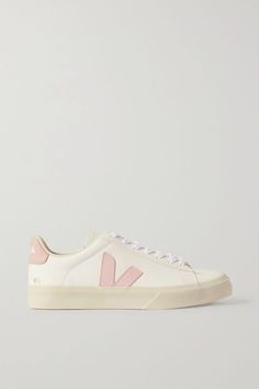 White Sneakers Aesthetic, Sneakers Veja, Veja Shoes, The Amazon Rainforest, Colorful Sneakers, Stockholm Style, Veja Sneakers, Inspo Pics, Fits Inspo