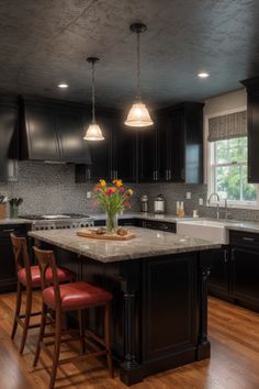 Explore 17 beautiful kitchens featuring black lower cabinets. The pin highlights elegant kitchen designs with stunning granite countertops, creating a cozy and inviting atmosphere, showcased in 1 image. Inspiring Kitchens