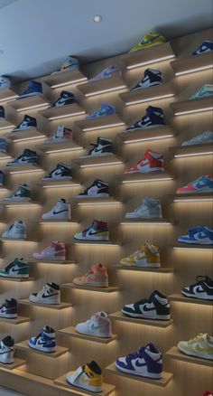 Shoe Collection Sneakers, Tenis Nike Jordan, Sneakerhead Room, Sneaker Closet, Shoe Store Design, Shoe Hacks, Sneaker Displays, Jordan Collection, Shoes Wallpaper