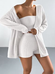 Excellent fabric quality the order arrived very quickly the color is beautiful the tailoring well done I recommend it for the price! Surfergirl Style, Tube Top And Shorts, Bandeau Crop Top, Crop Top And Shorts, Mode Inspiration, Shorts Set, Two Piece Outfit, Long Sleeve Cardigan, Anton