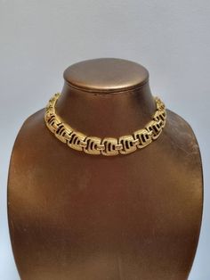 A beautifully designed and crafted 1960s necklace by Monet, in excellent vintage condition, Signed Monet, on a metal hangtag attached to the chain.  The shortest length is 37cm, and the longest is 41cm. The width is 1.6cm. All jewellery is sanitised and ready to wear.  We have lots more fabulous Monet necklaces for sale in our shop :) ------------------ 🏆About the Designer: Vintage Monet jewellery is prized by collectors because of its high quality and design. The triple-plating manufacturing process ensures that Monet jewellery lasts for decades without tarnish. In the 80s and 90s, Monet produced jewellery for Yves Saint Laurent and Christian Lacroix. -------------------- 🌟 P&P: 👉 Will arrive gift wrapped, in a padded bag 👉 UK shipping: Royal Mail Tracked 24 👉 International Shipping: Retro Metal Clavicle Chain Necklace, Retro Metal Necklace With Adjustable Chain, Retro Metal Necklaces With Adjustable Chain, Retro Metal Clavicle Chain Jewelry, Vintage Metal Choker For Formal Occasions, Gold Hallmarked Necklaces For Evening, Formal Vintage Metal Choker, Retro Gold Metal Chain Necklace, Vintage Brass Choker Necklace