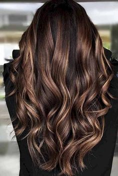 Quieres un tinte nuevo que pueda ser claro o obscuro checa estos tintes de cabello color caramelo para morenas, aquí en Mujer de 10 Nextgen Nails, Brunette Ombre, Hair With Highlights, Brunette Balayage, Black Hair With Highlights, Dark Hair With Highlights