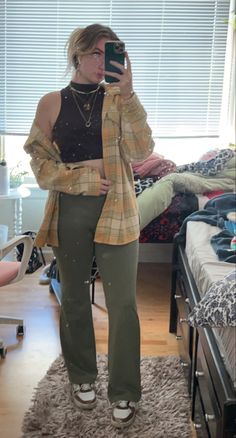 Flared Pants Outfit Aesthetic, Flare Pants Outfit Aesthetic, Green Flare Pants Outfit, Green Flannel Outfit, Green Yoga Pants, Outfits With Flares, Yoga Pants Outfit Fall, Boho Yoga Pants, Flare Yoga Pants Outfit