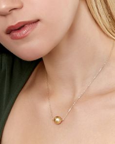 Golden Solitaire Pearl & Gold Pendant Tahitian Pearl Pendant, Pearl Cluster Earrings, Pearl Necklace Designs, Golden South Sea Pearls, Round Solitaire, White Gold Chains, Station Necklace, Pearl Types, Sea Pearls