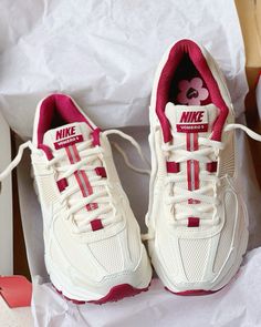 Swag Shoes Sneakers, Pretty Sneakers, Dr Shoes, Pretty Shoes Sneakers, Shoe Wishlist, Shoes Outfit Fashion, Hype Shoes, Girly Shoes, Aesthetic Shoes