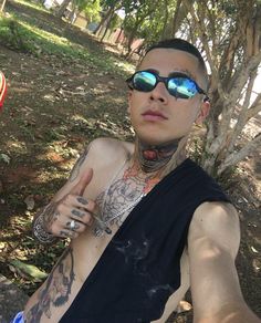 Wesley Gonzaga, Inked Men, Summer Boy, Light Skin, Justin Bieber, Tattoos For Guys, Old School, Mirrored Sunglasses