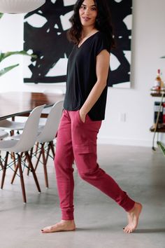 The Fay Cargo Joggers are lounge pants with the functionality to accomplish all-the-things. Two cargo pockets, two side pockets, and a cuffed and tapered ankle can stay or go. But wherever you rock them, our plush bamboo and cotton sweatshirt blend keeps you warm. Feeling extra? Pair them with a Berkeley Sweatshirt Top for primo, athleisure style. Eco Friendly Clothing, Cargo Joggers, Athleisure Fashion, Womens Size Chart, Lounge Pants, Cozy Fall, Skirt Pants, Athleisure, Jogging