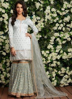 Brocade Gharara, Garara Designs, Garara Dress, Sarara Dress, Gharara Designs, Suit Indian, Sewing Sleeves, Camera Wallpaper