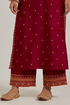 Red chanderi silk kurta with sequin, floral embroidery and V neckline. Paired with pant.
Component: 2
Pattern: Embroidery
Type Of Work: Floral, sequin
Neckline: V neck
Sleeve Type: Long sleeves
Fabric: Chanderi Silk
Color: Red
Occasion: Sangeet - Aza Fashions V Neck Kurta, Silk Kurta, Embroidery Floral, Pattern Embroidery, Silk Embroidery, Pant Set, Set For Women, Aza Fashion, Sleeve Type