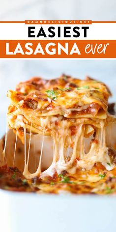 A hearty dinner recipe that's freezer-friendly! This is the easiest way to make lasagna. Loaded with ground beef and cheese, this classic lasagna is such yummy comfort food! Pin this for later! Lasagna With Ricotta Cheese, Lasagna Recipe With Ricotta, Easy Lasagna Recipe, Cheese Lasagna, Classic Lasagna, Homemade Lasagna, Easy Pasta Recipes, Lasagna Recipe, Dinner Idea