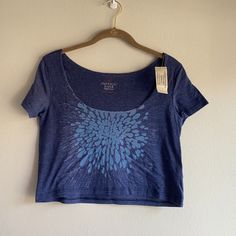 Super Comfy Crop Top From American Eagle. Never Worn! Perfect For Beach Weather, A Music Fest Or Just Casual Traveling Shop With Confidence! Well Reviewed Posh Ambassador Seller. Enjoy Free Fast Shipping! Will Be Packaged And Shipped Using Gloves And Mask. Comes From A Smoke Free And Pet Free Home. Can Ship The Same Day! #Holidaysale #Gift #Poshmark #Sale #Streetstyle #Star #Oneofakind #Athleisure #Outdoors #Summer #Spring #Fall #Daily #Fresh #Retro #Flexible #Comfortable #Performance #Streetwea Concert Essentials, Beach Weather, Music Fest, Holiday Sales, Outer Banks, Cropped Top, Fall Colors, Athleisure, American Eagle Outfitters