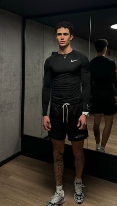 Winter Gym Outfit Men, Football Training Outfit, Winter Gym Outfit, Running Outfit Men, Athletic Shorts Outfit, Gymshark Men, Gymwear Outfits