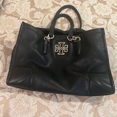 Beautiful, Leather Tote Bag With Gold Detail. Incredibly Versatile, Easy For Everyday And Travel. Gently Used, Excellent Condition. Tory Burch Bag, Gold Details, Leather Tote Bag, Womens Tote Bags, Leather Tote, Tory Burch, Leather Bag, Tote Bag, Women Shopping