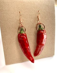 Hot pepper earrings Silly Earrings, Pepper Earrings, Earring Art, Dried Peppers, Three Necklaces, Handmade Clay Jewelry, Indie Jewelry, Paper Earrings, Hot Pepper