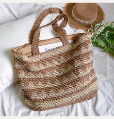 Summer Beach Looks, Everyday Shoulder Bag, Handbag Pattern, Woven Tote Bag, Summer Bag, Tropical Vacation, Beach Look, Outdoor Activity, Designer Style