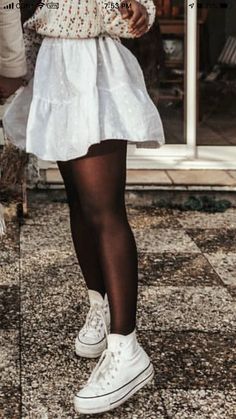 How To Style White Doc Martens, White Converse Outfit High Top, White Platform Converse Outfit, Converse Platform Outfit, Platform Converse Outfit, White Platform Converse, Platform Outfit, High Top Converse Outfits, White Converse Outfits