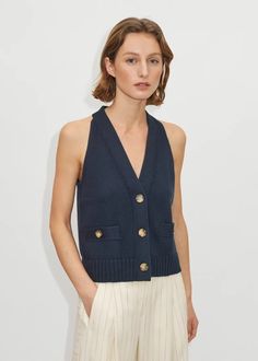 Cotton Vest Outfits, Ss23 Fashion, Vest Layering, Aimee Song, Cashmere Pants, Cardigan Knitted, Akris Punto, Boucle Jacket, Trim Jacket