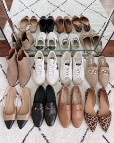 Capsule Wardrobe Shoes, Neutral Capsule Wardrobe, Classy Yet Trendy, Fashion Capsule Wardrobe, Business Outfits Women, Business Casual Outfits For Work, Work Fits, Elegante Casual