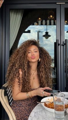 Big Curly Hair, Colored Curly Hair, Curly Hair Inspiration, Curly Hair Tips, Hair Inspo Color, Long Curly Hair, Afro Hairstyles, Big Hair, Aesthetic Hair