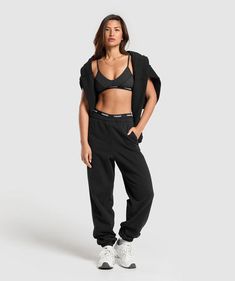 IN YOUR COSY ERA Meet your new wardrobe staples. Movie nights in, spilling the tea to your bestie, or a throw-on piece post-workout, we’ve got you covered with your new faves. Upgrade your rest day style to a ten. • Internal drawcord waistband to allow you to style these soft Joggers however you fancy • Open side pockets to carry your must-haves • Cuffed ankles for a flattering fit • Embroidered Sharkhead logo to the front and a raw edge patch logo on the back SIZE & FIT• Oversized fit• Mid- Gym Jacket, Soft Joggers, Rest Day, Gym Fits, Leggings Hoodie, Movie Nights, Oversized Hoodie, Fleece Joggers, Body Building Women