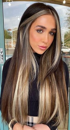 2 Tone Hair Color, Two Tone Hair Color, 2 Tone Hair, Caramel Blonde Hair, Two Tone Hair, White Blonde Hair, Black Hair With Highlights, Gorgeous Hair Color, Blending Gray Hair