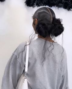 Layed Edges, Low Space Buns, Sleek Ponytail Hairstyles, Quick Natural Hair Styles, Space Buns, Hairdos For Curly Hair, Pretty Braided Hairstyles, Dope Hairstyles