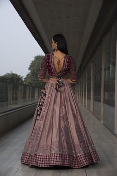 Wine Lehenga, Indian Royalty, Orang India, Floral Lehenga, India Style, Indian Bride Outfits, Bridal Lehenga Collection