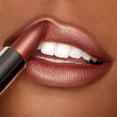 Lip Healing, 2023 Makeup, Shimmer Lipstick, Luxury Lipstick, Smokey Eyeshadow, Lip Beauty, Lip Contouring, Creme Lipstick