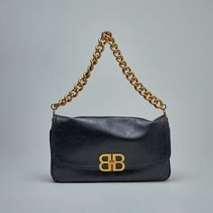 Balenciaga Bb Soft Medium Flap Bag Regular Price $3,150.00 - Peach Calfskin - Flap Bag - Removable And Adjustable Crossbody Strap (Drop: 19,7 Inch) - Removable Shoulder Chain Strap (7,5 Inch) - Aged-Gold Bb Logo Hardware - Turn Lock Closure - 1 Main Compartment - 1 Inner Zipped Pocket - 3 Gussets - Cotton Canvas Lining Materials: 100% Leather Color: Black Made In Italy Bb Logo, Shoulder Chain, Flap Bag, Crossbody Strap, Chain Strap, Calf Skin, Cotton Canvas, Balenciaga, Bag Lady