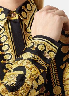 A recurring brand motif, this long-sleeve shirt features the Barocco print and is crafted from pure silk. A single Medusa button accents the button-down style. Silk Shirt Style, Versace Style, Silk Button Up, Super Yachts, Streetwear Fashion Women, Matches Fashion, Gianni Versace, Silk Shirt, Shirt Sale