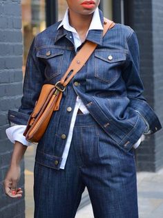 Winter Preppy Outfits, Shirt Collar Pattern, Urban Shirt, Winter Preppy, Denim Street Style, Short Noir, Denim On Denim, Types Of Coats, All Jeans