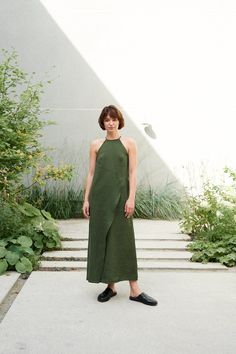 Chic Dark Green Midi Dress For Summer, Elegant Green Summer Linen Dress, Elegant Green Linen Summer Dress, Green Linen Maxi Dress For Summer, Green Linen Beach Dress Elegant, Green Linen Sundress For Vacation, Spring Green Linen Sundress, Elegant Green Linen Beach Dress, Chic Green Linen Midi Dress