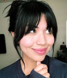 Growing Out Bangs With Short Hair, Bottleneck Bangs For Fine Hair, Bangs With Framing Pieces, Bottle Neck Bangs Hair, Soft Fringe Bangs, Bangs For Thinning Hair, French Fringe Bangs, Whisky Bangs, Medium Length Haircut Bangs