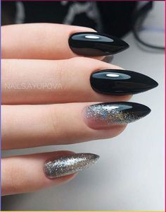 Wedding Nails Design Black, Manicure Dark Colors, Black Nails Chrome Design, Unique Black Nail Designs, Black Nail Art Designs Unique, Elegant Dark Nails, Black And Holographic Nails, Nails Dark Design, Chrome And Black Nails