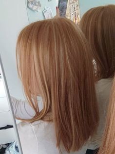 Natural Red Highlights In Blonde Hair, Brown Eyes Ginger Hair, Ginger Hair White Highlights, Light Auburn With Blonde Highlights, Skunk Hair Ginger And Blonde, Hair Dye With Blonde, Chunky Highlights Ginger Hair, Light Orange Blonde Hair, Highlights In Ginger Hair